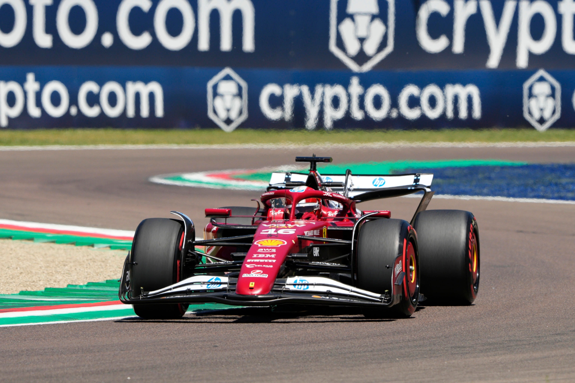 Charles Leclerc en el desarrollo del GP de Emilia Romagna.