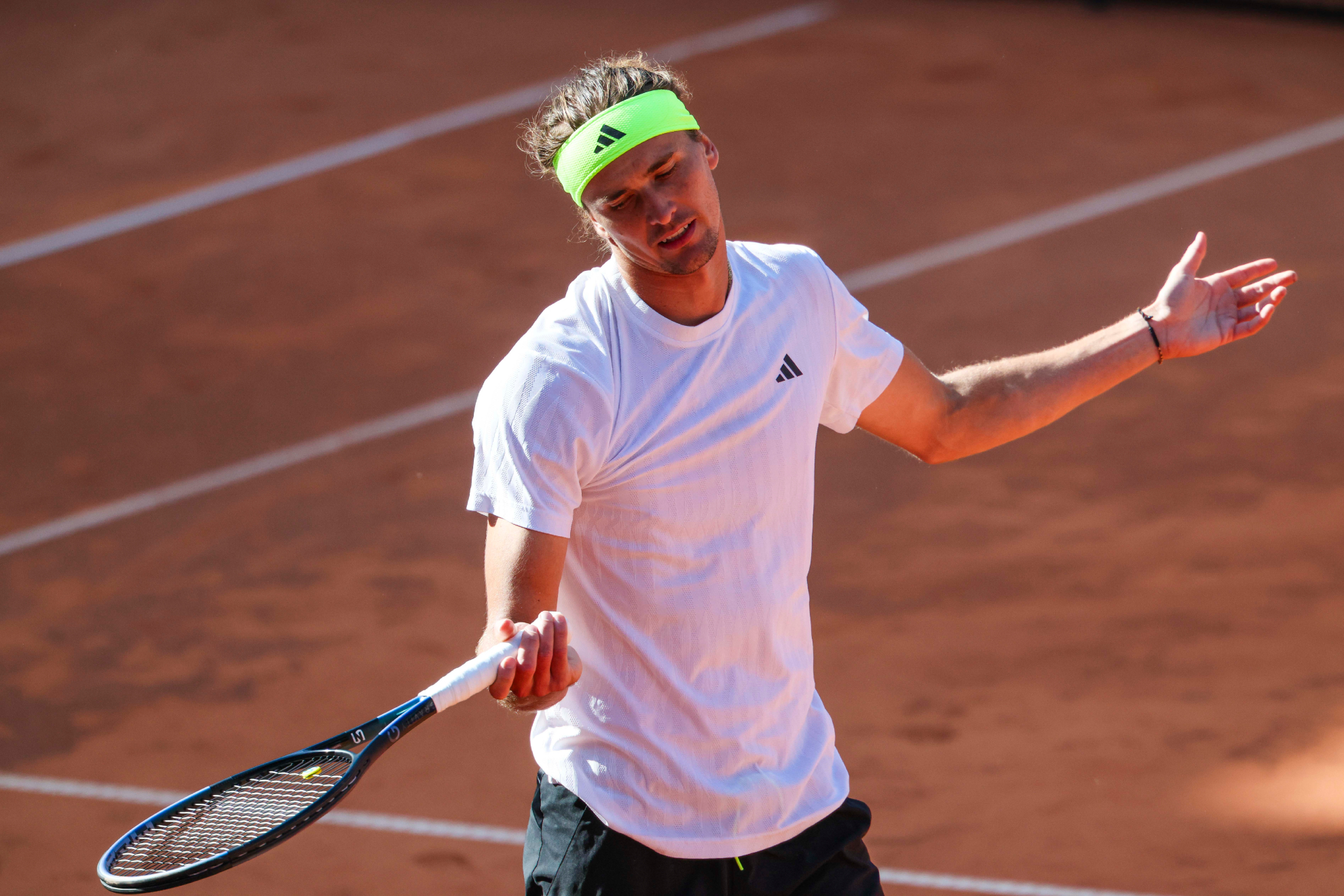 Gesto de Alexander Zverev durante su partido en Hamburgo frente a Alexandre Muller.