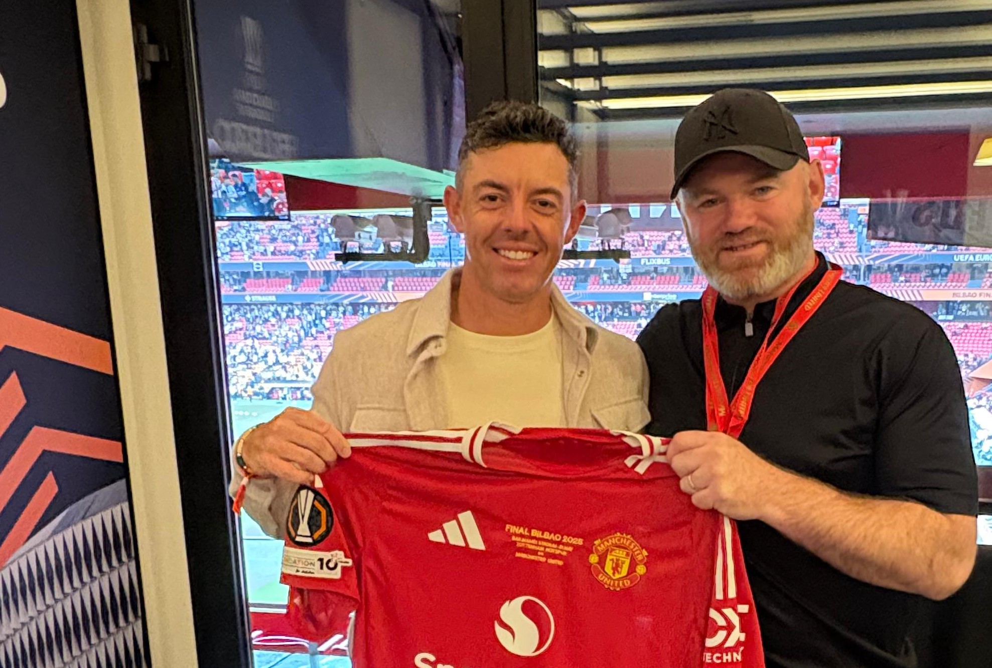 McIlroy, seguidor del United,  y Rooney, exjugador, en un palco privado.