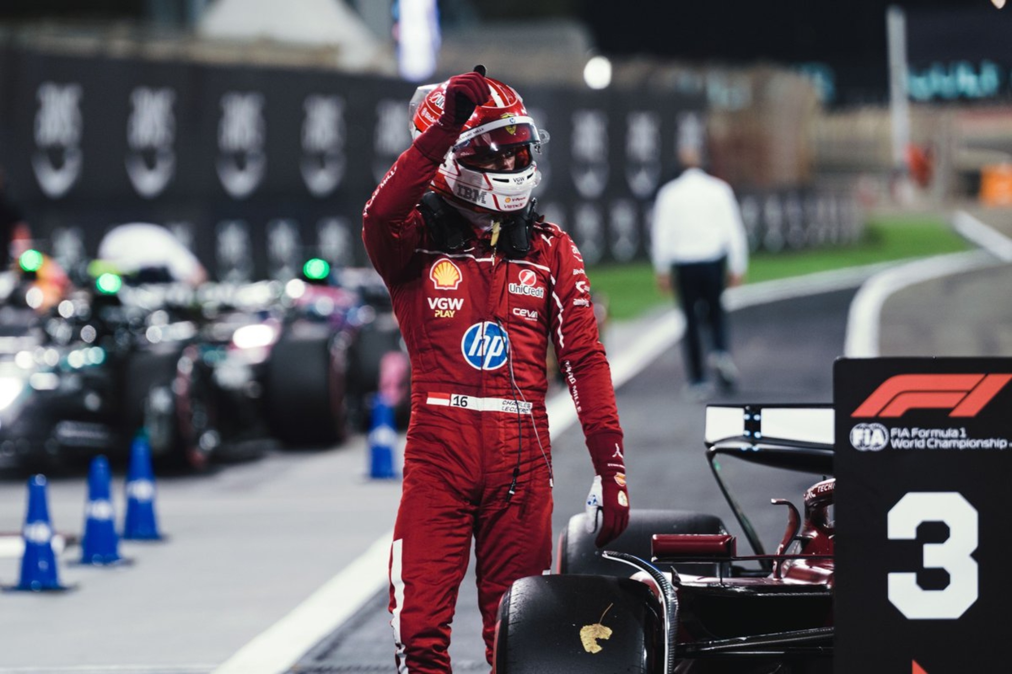 Charles Leclerc tras la sesión de clasificación en el Gran Premio de Bahréin.