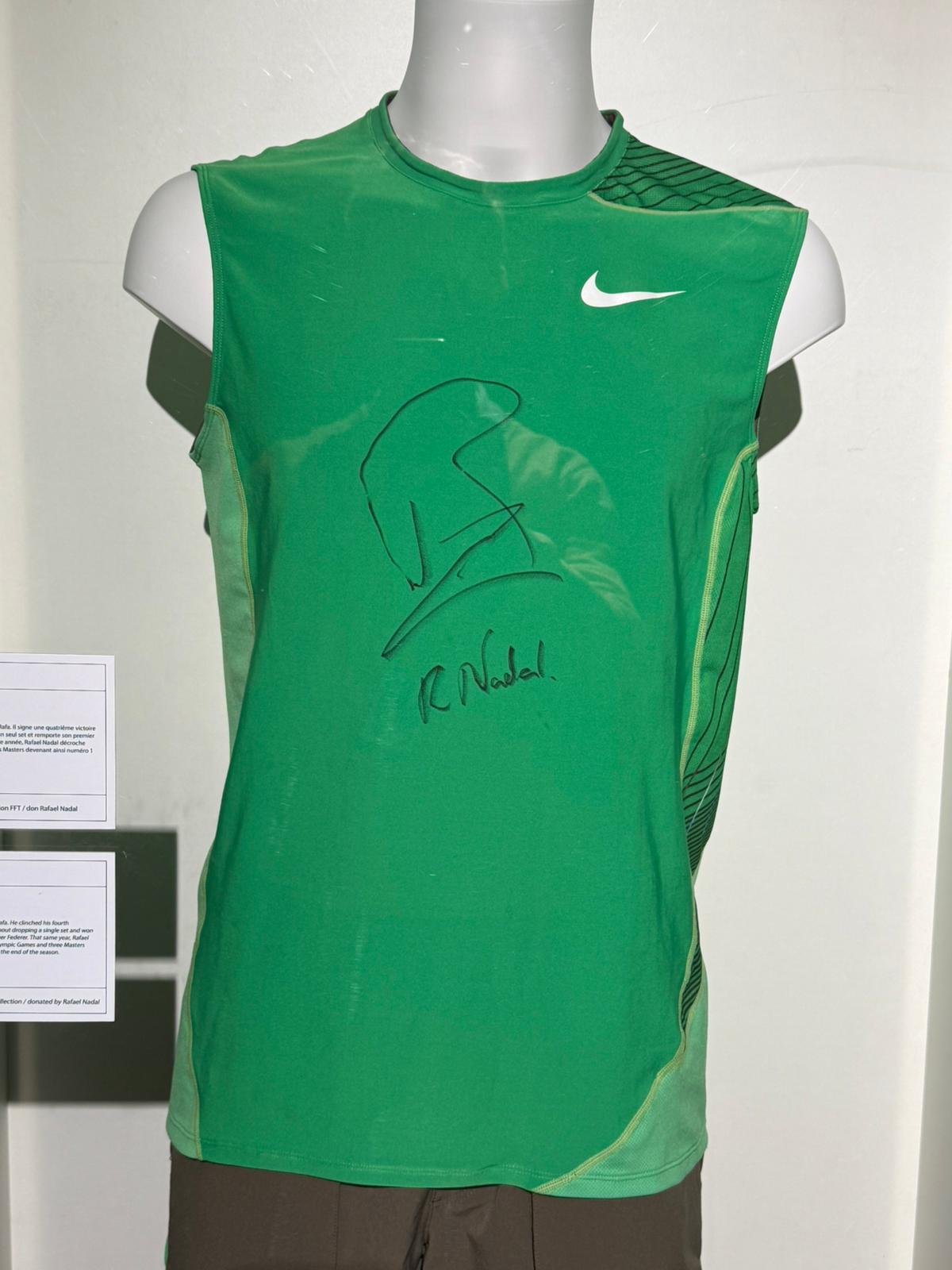 La camiseta de Rafa sin mangas con la que ganó en 2008.