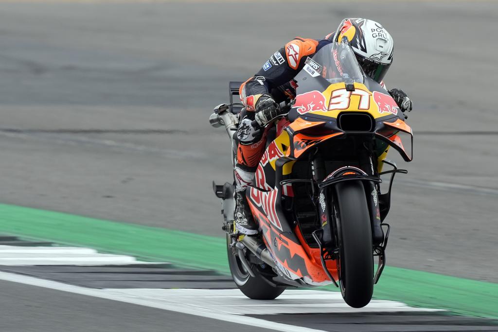 Acosta, sobre la KTM.