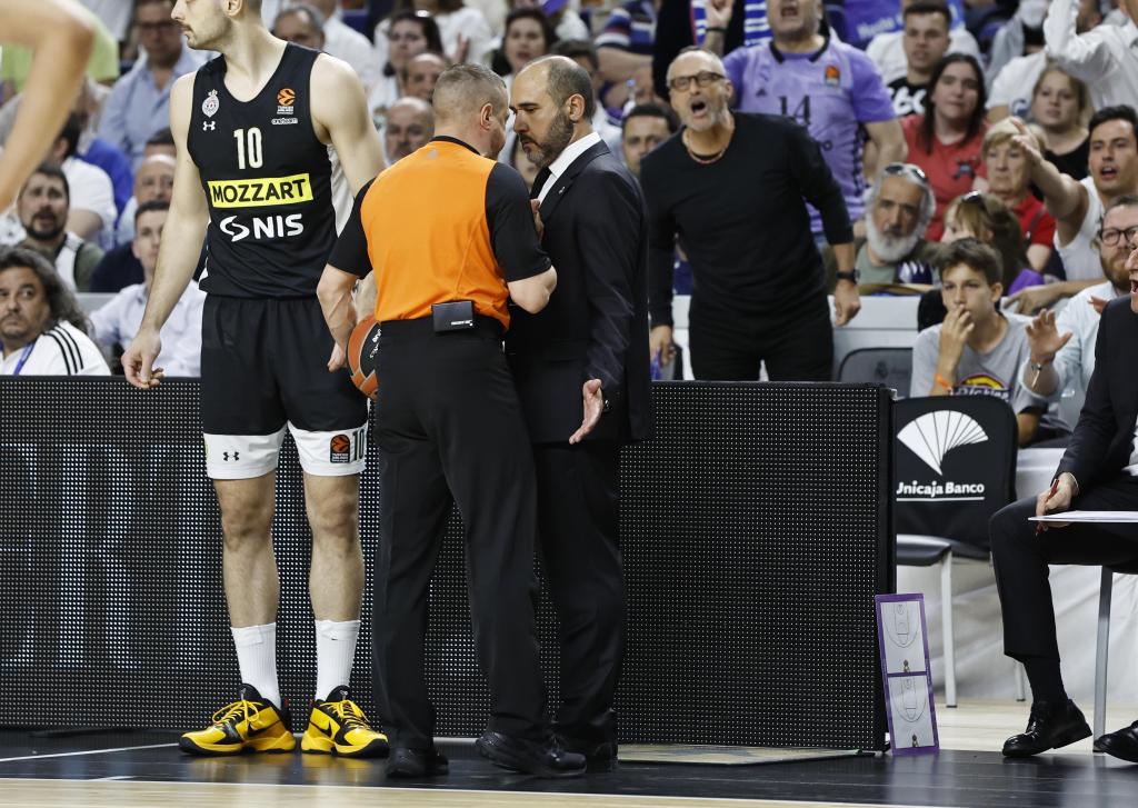 Chus Mateo, coach of Real Madrid, talks to a referee in a Euroleague match.