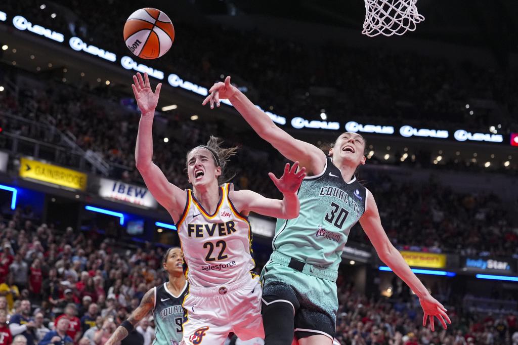 Caitlin Clark receives lack of personnel from Breanna Stewart when entering the basket.