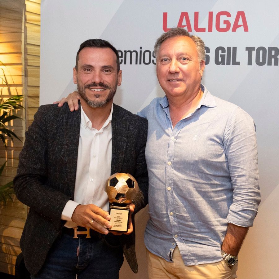 Rubén Fontes recibiendo su premio
