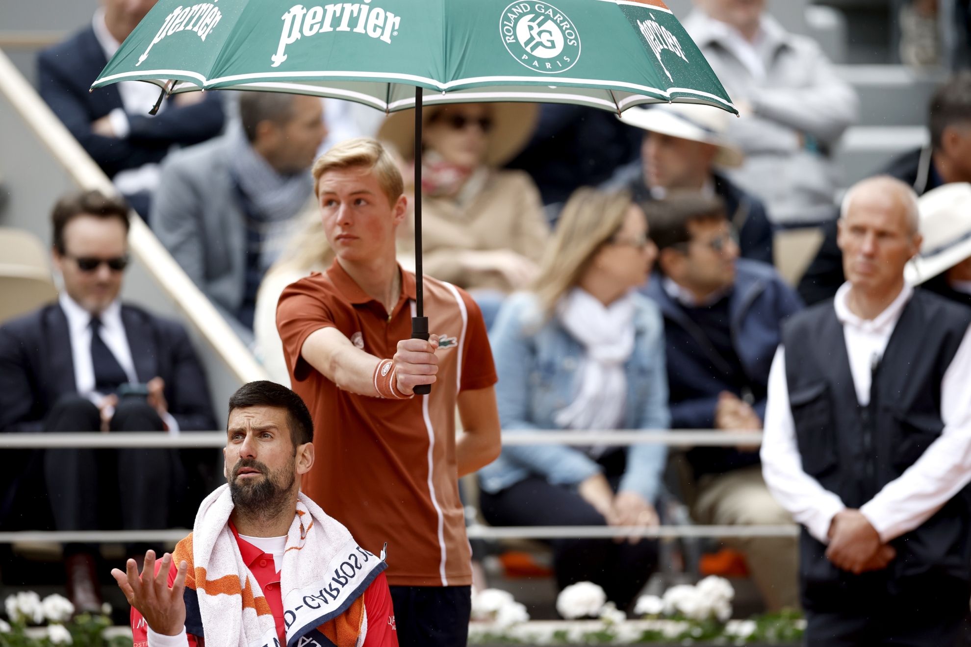Djokovic, en la silla de cambios.