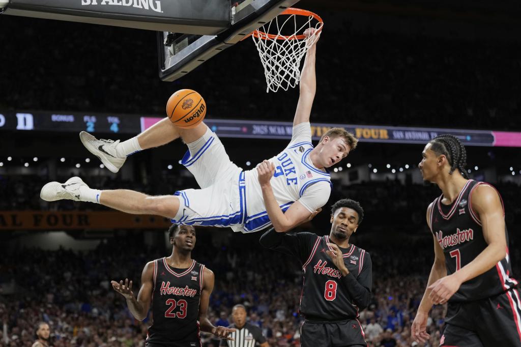 Cooper Flagg makes a mate against Houston in the Final Four of the NCAA.