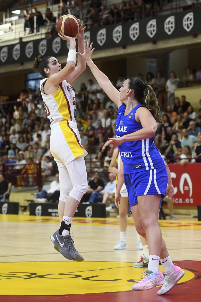 Paula Ginzo Lanza A canasta ante Vasiliki Louka.