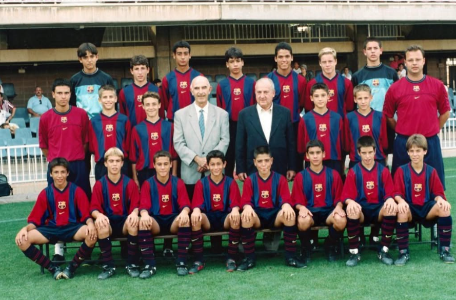 Sergio Lobera junto a Gerard Piqué en La Masia