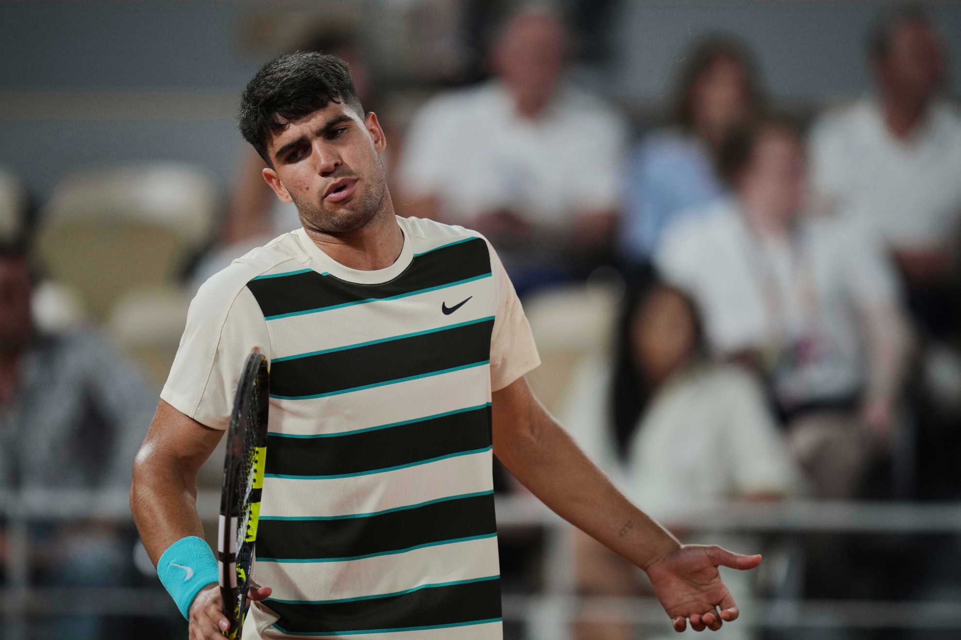 Alcaraz se lamenta ante Dzumhur.