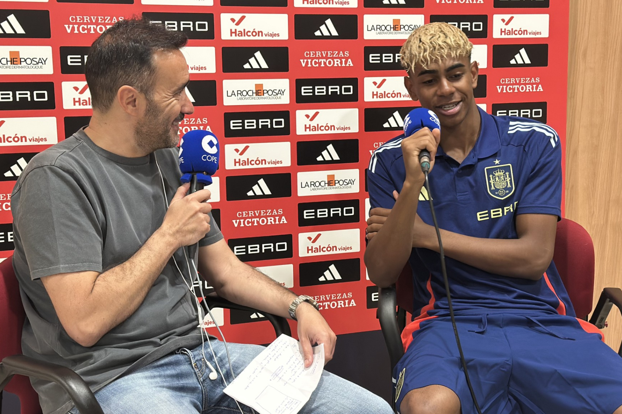 Lamine Yamal y Juanma Castaño, durante la entrevista.