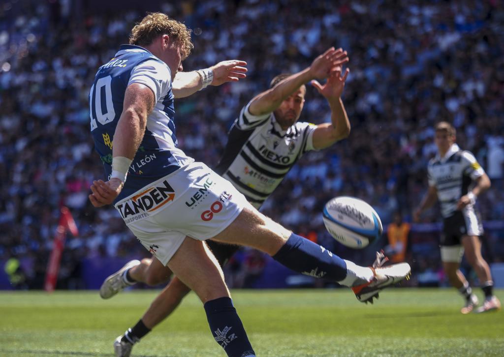 Una jugada durante la final de la Copa del Rey de Rugby, entre el VRAC y El Salvador.