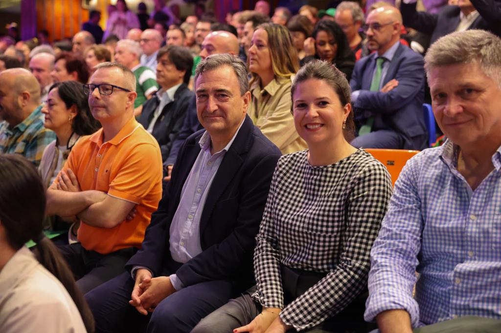 El presidente del PNV, Aitor Esteban -tercero por la derecha-, en la Liga de Naciones de Pelota Vasca.
