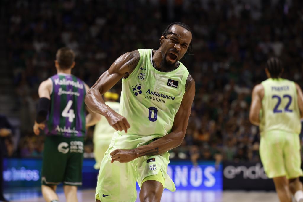 Kevin Punter célèbre un panier.