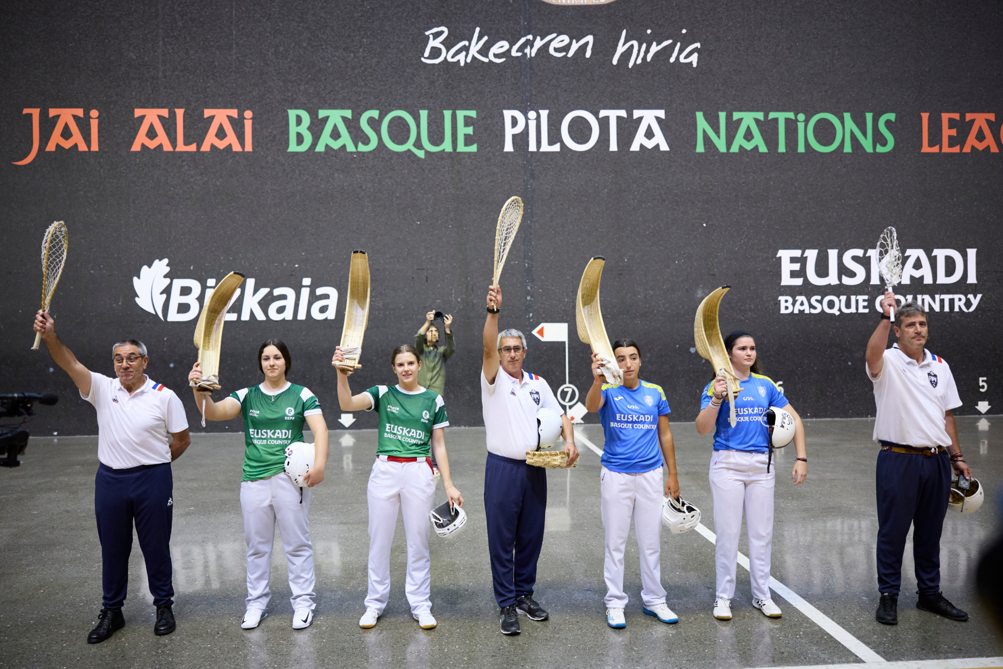 Presentation of the four pelotaris. On the right, the representatives of Spain.