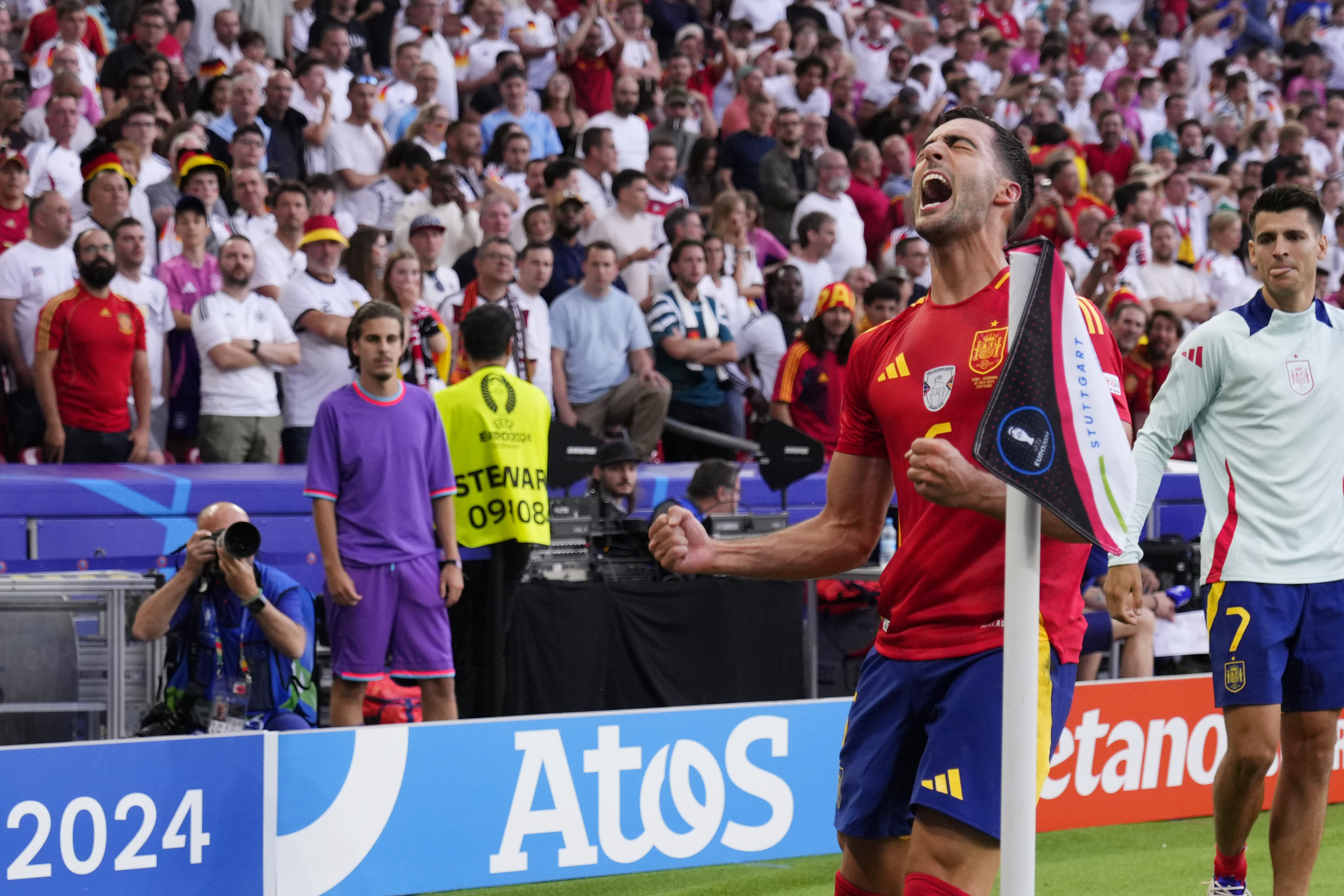 Mikel Merino, tras marcar a Alemania en la Eurocopa.