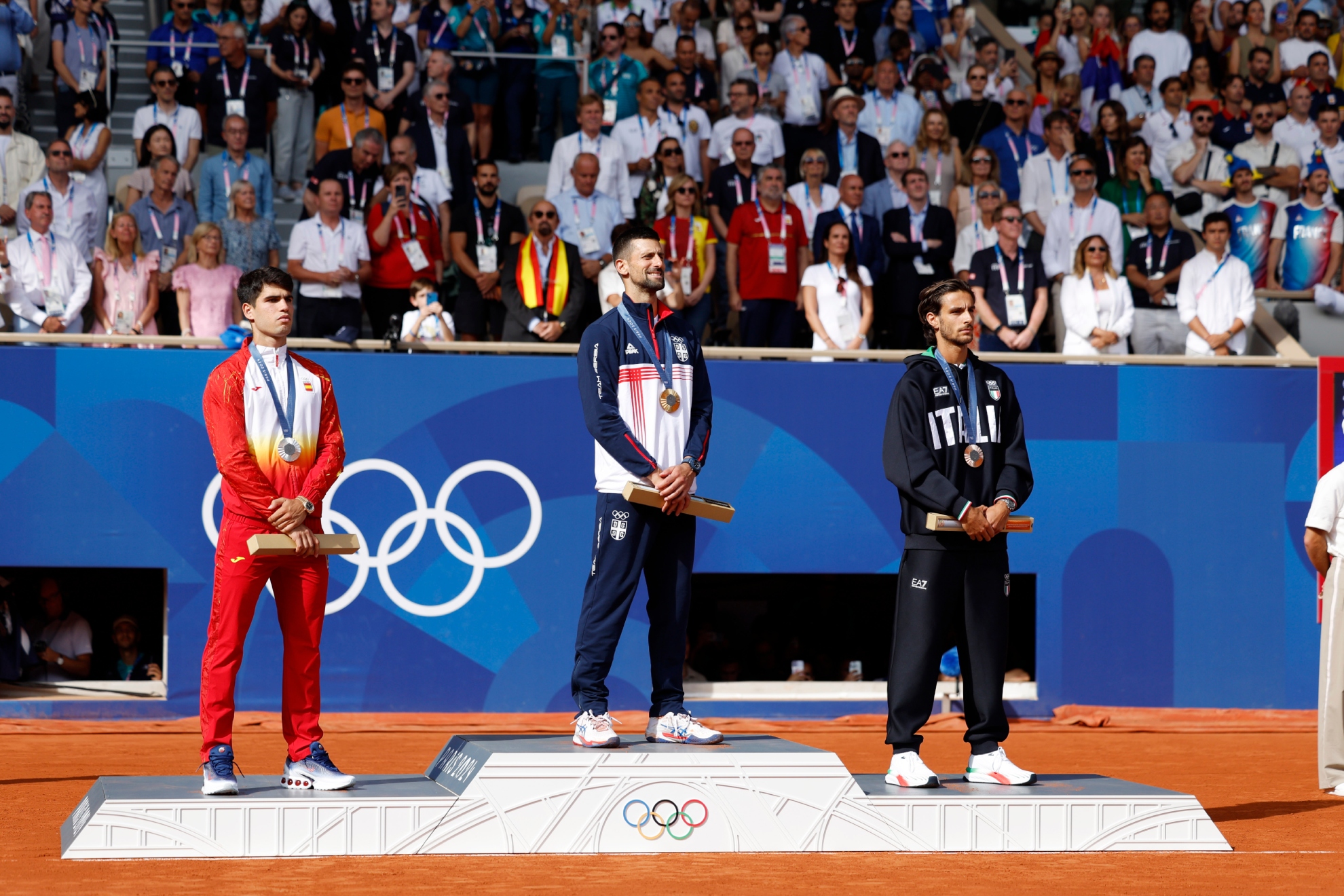 Djokovic, Alcaraz y Musetti, en el podio de París 2024.