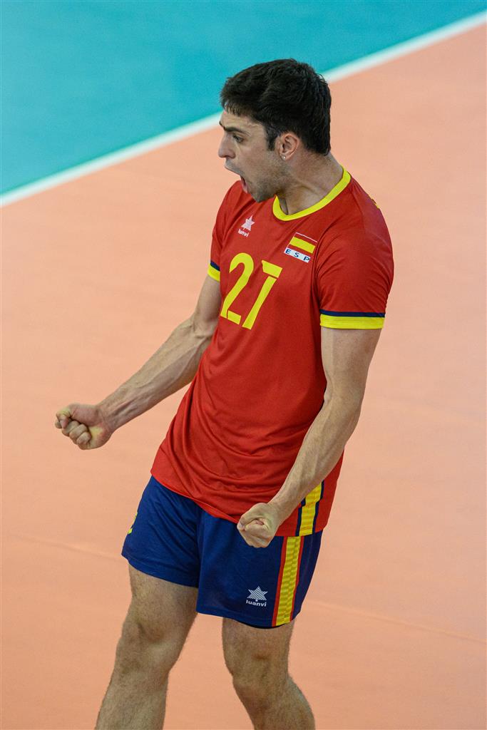 Alejandro Ribas célébrant l'un de ses points contre la Grèce lors des débuts de la Golden European League