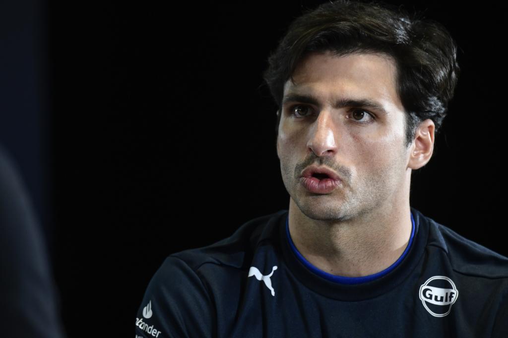MADRID, 07/06/2025.- El piloto Carlos Sainz ofrece una rueda de prensa este sábado antes de rodar por primera vez en Madrid a los mandos del Williams FW45 por la parte urbana del futuro circuito Madring F1 que acogerá el GP de España de Fórmula uno 2026. EFE/ Victor Lerena