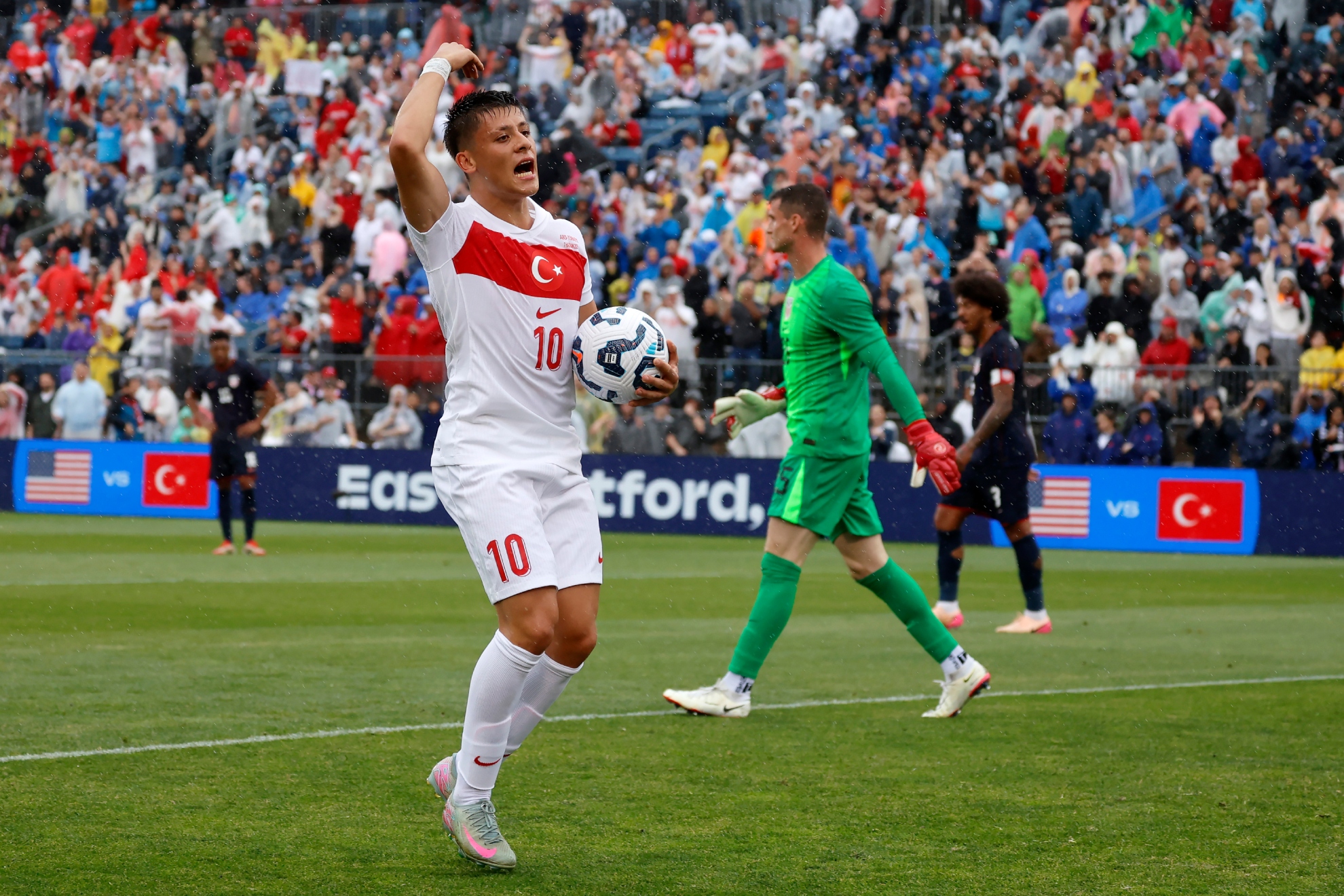 Arda Güler celebra su gol contra EE.UU.