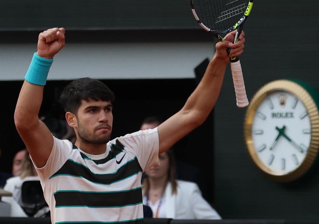 Carlos Alcaraz en la final de Roland Garros ante Jannik Sinner. EFE/EPA/MOHAMMED BADRA