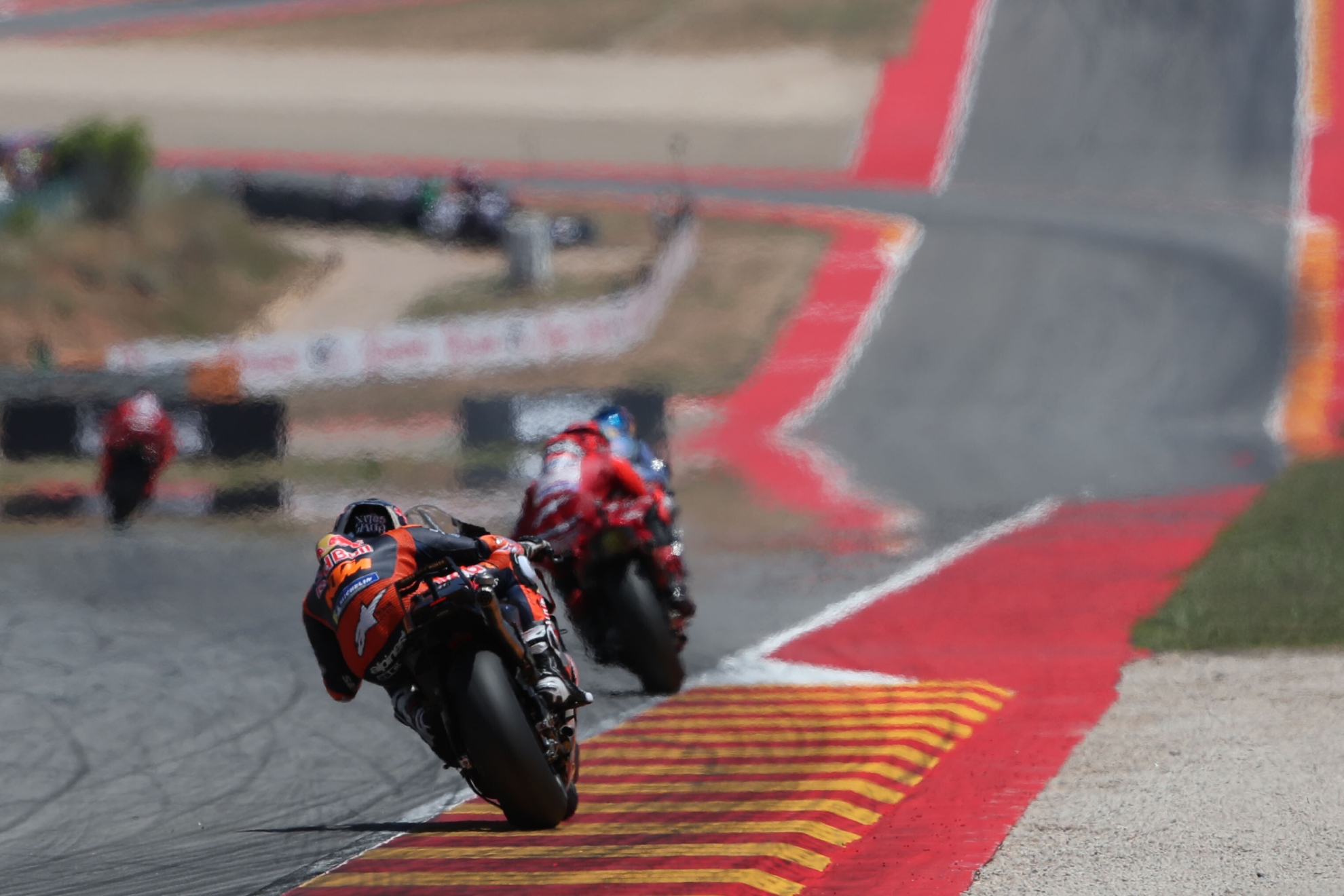 Acosta, tras la Ducati de Bagnaia en Aragón.