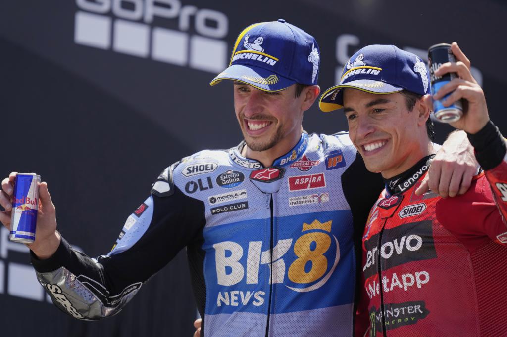 Los Márquez, en el podio.