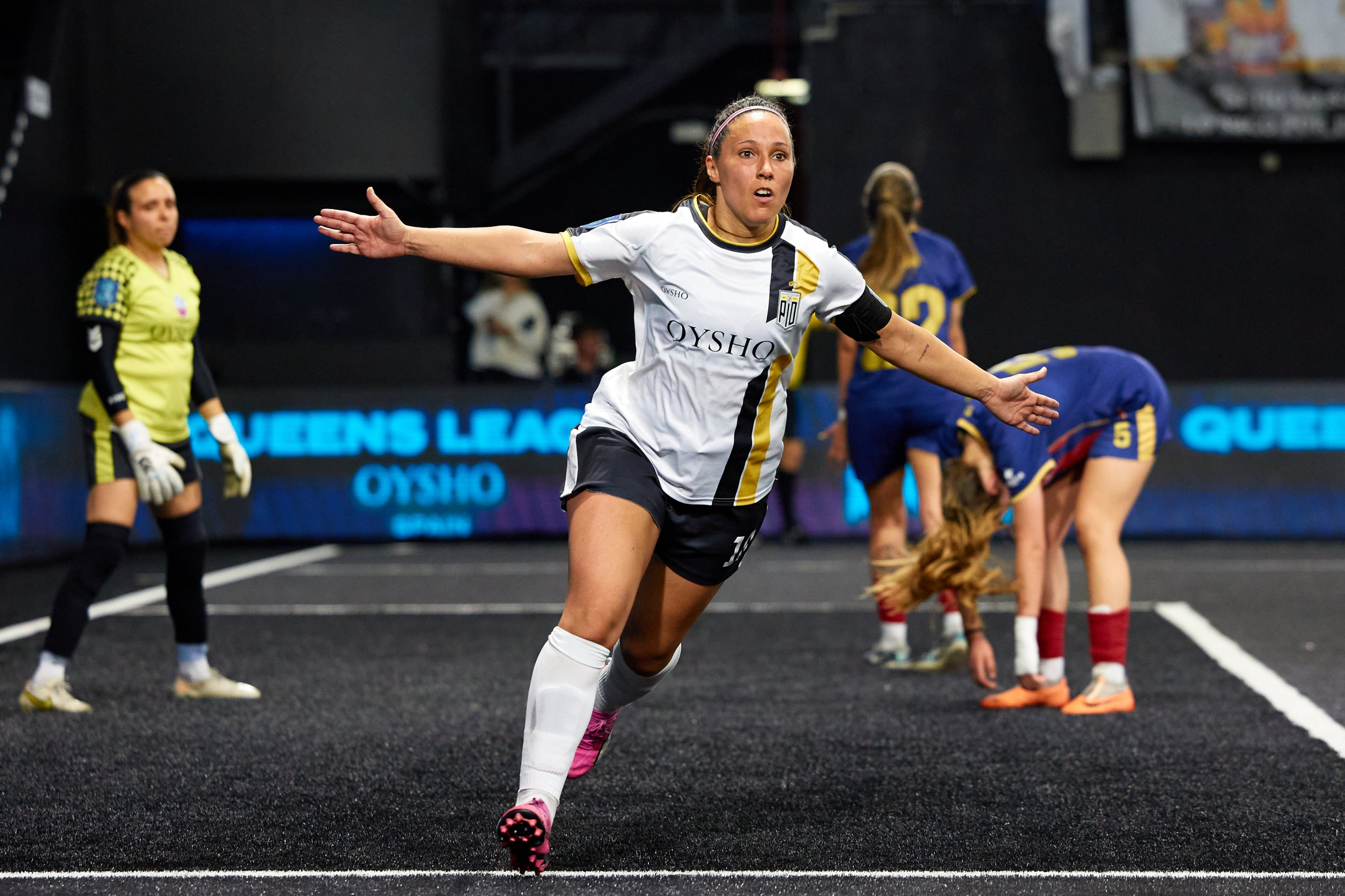 Mari Paz Vilas celebrates a goal with Pio FC