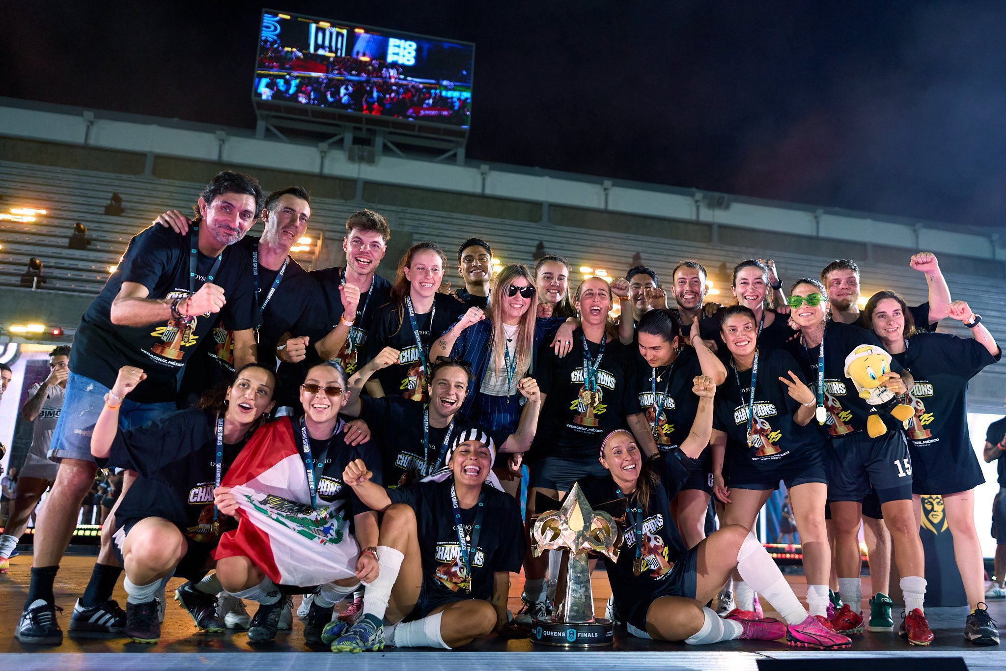 Mari Paz Vilas celebrates in Veracruz the conquest of Queens League with her team
