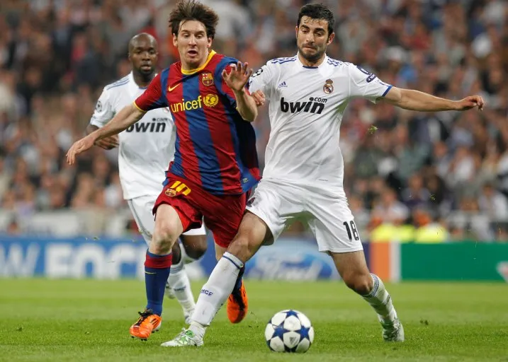 Raúl Albiol le hace falta a Leo Messi