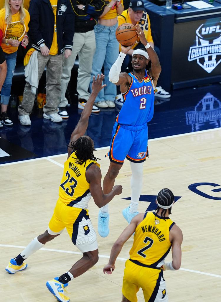 Shai jette un panier sans que Nesmith puisse taper sur son tir.