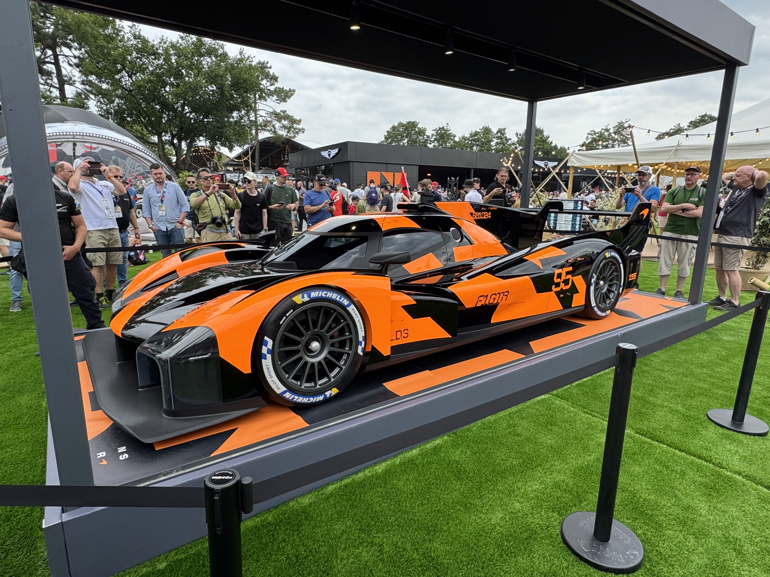 The prototype still has no name, but its papaya and black colors give it a spectacular appearance