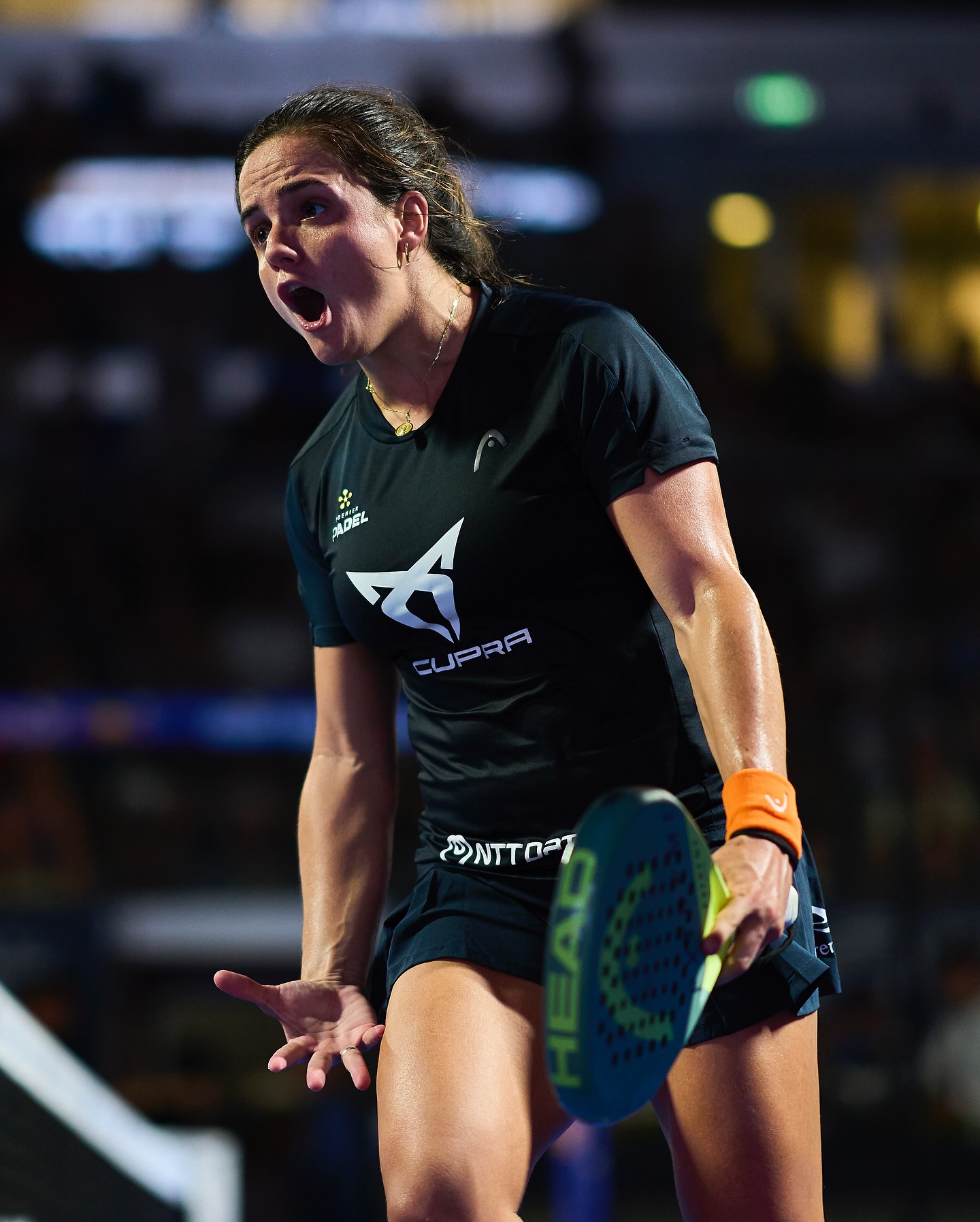 Paula Josemaría celebrating a point in the Italic forum.
