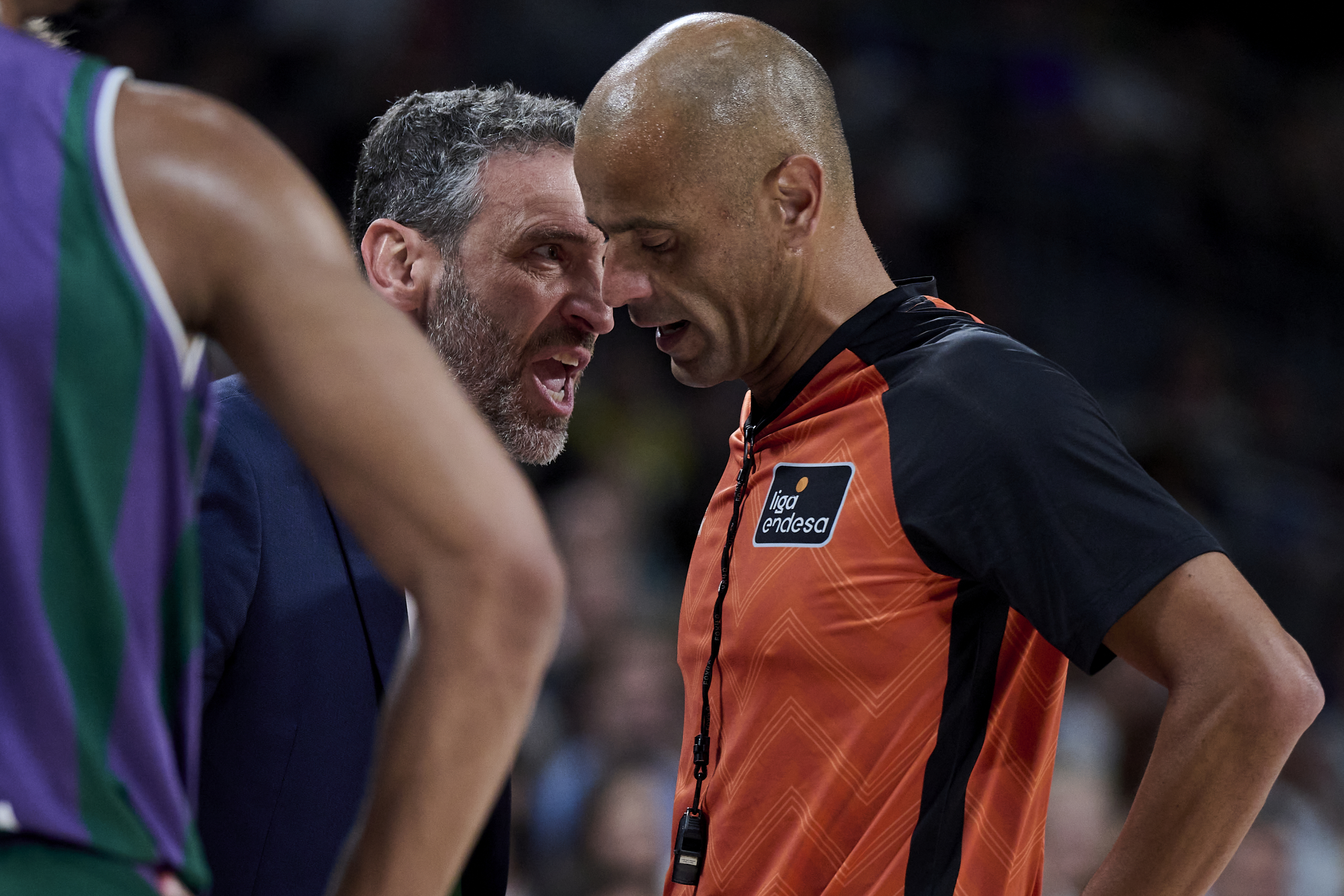 Ibon Navarro talks to Calatrava, one of the referees of the second game.