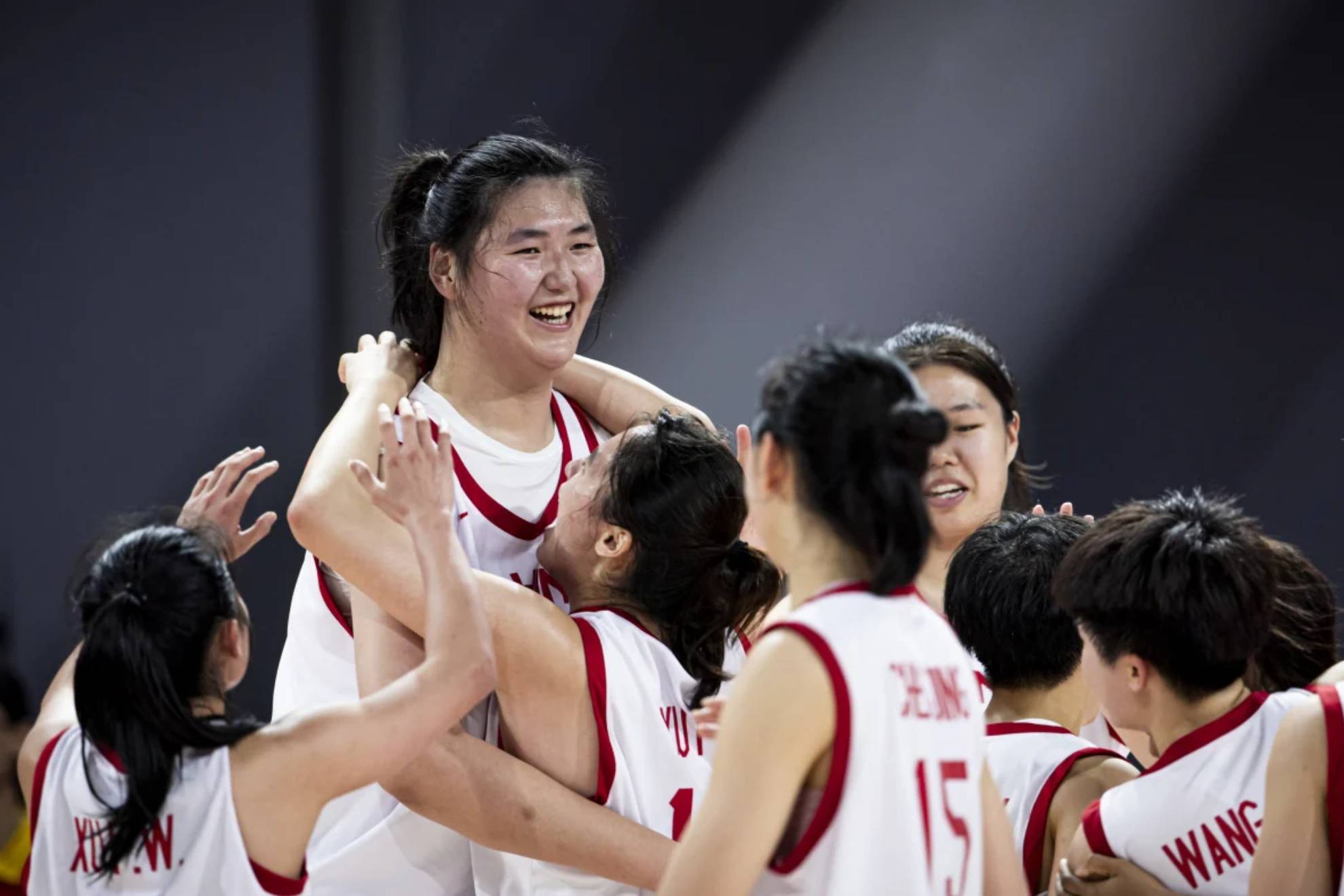 Zhang Ziyu celebrates a triumph with his companions.