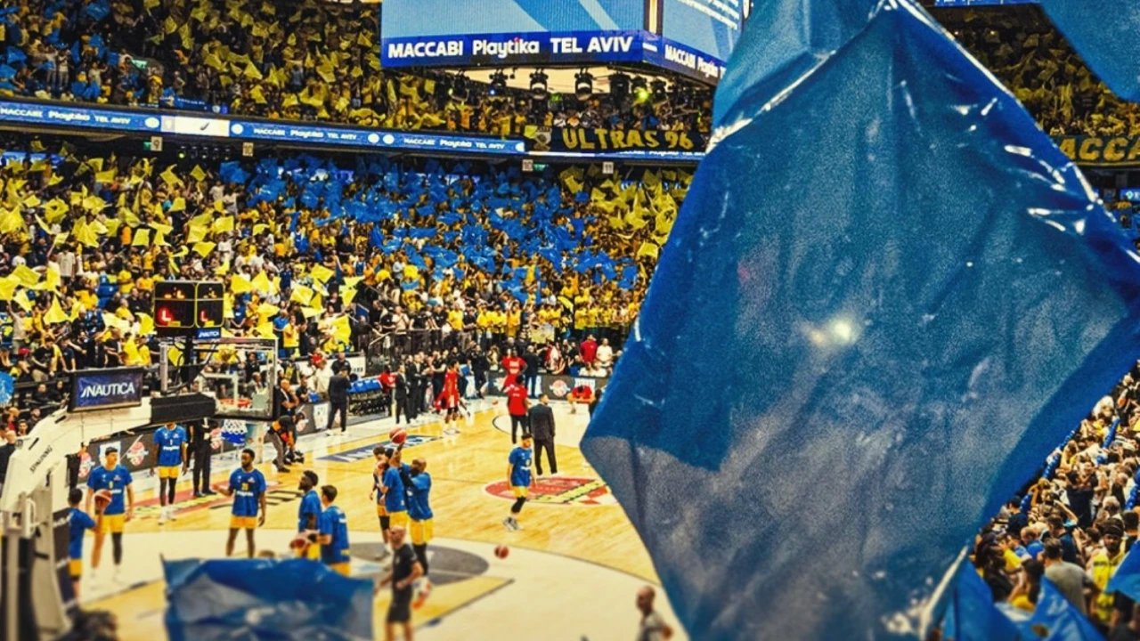 Les fans de Maccabi, avant un match.