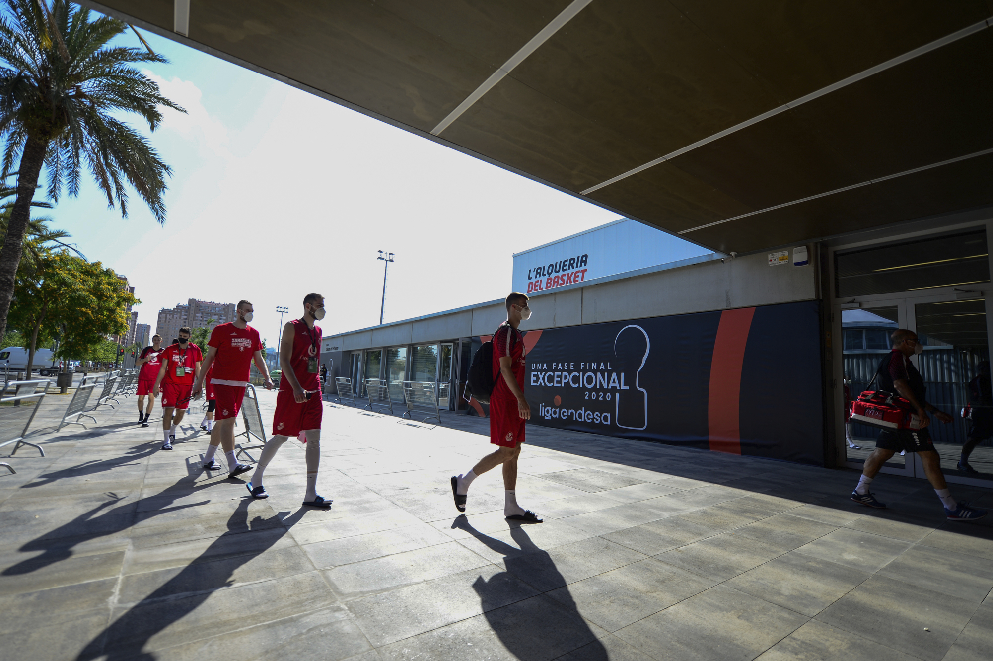 Protocole avec les équipes dans la phase finale exceptionnelle de la Ligue Enddesa.