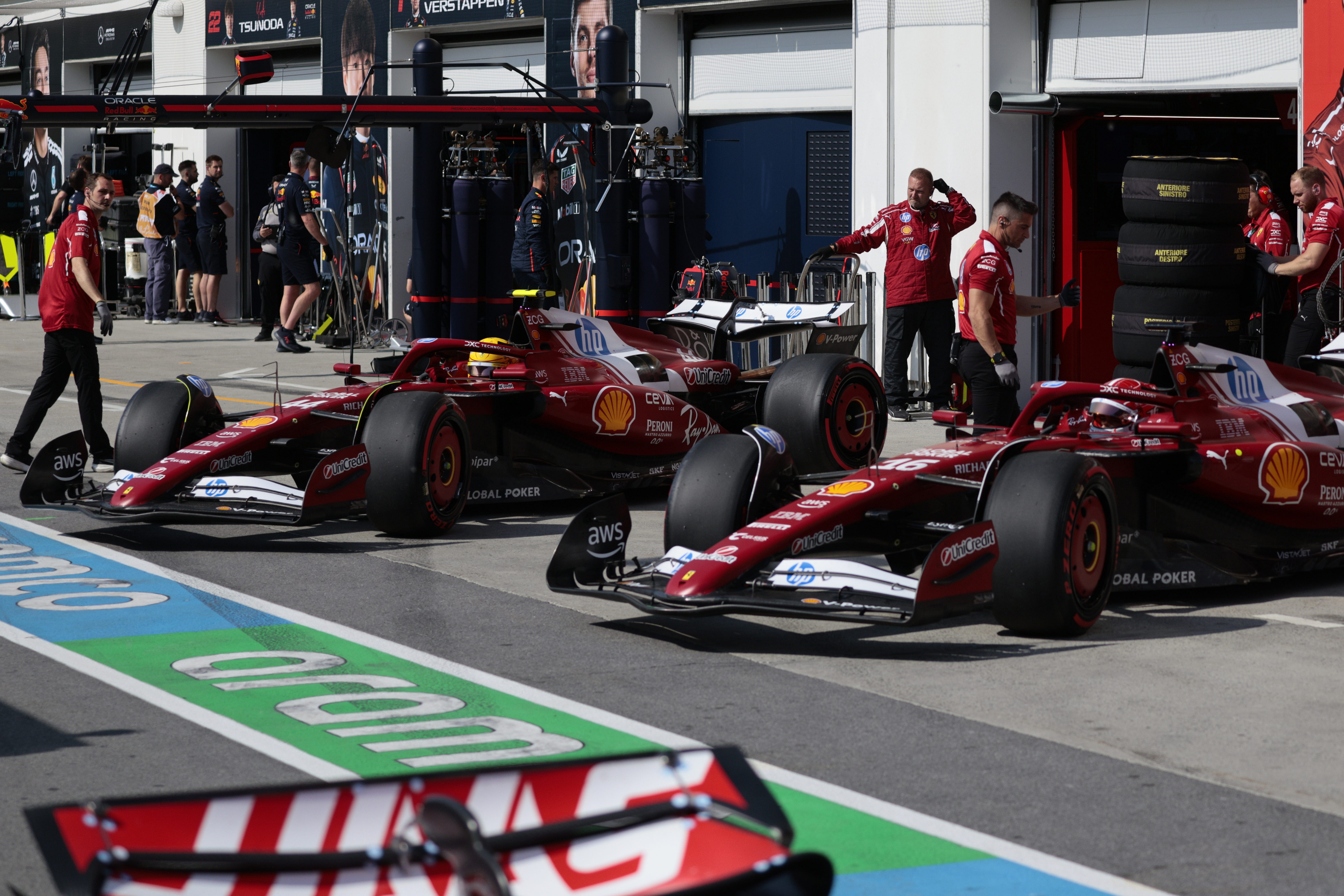 Charles Leclerc y Lewis Hamilton, durante la sesión de clasificación en Canadá.