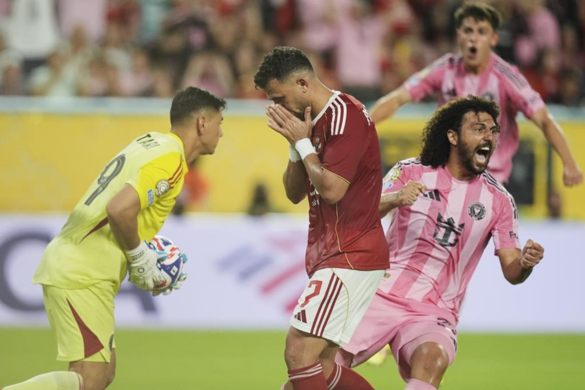 Cầu thủ đá hỏng 11m trước Inter Miami nhận án phạt từ Al Ahly 2 Al Ahly multa a Trézéguet tras el penalti fallado ante el Inter Miami
