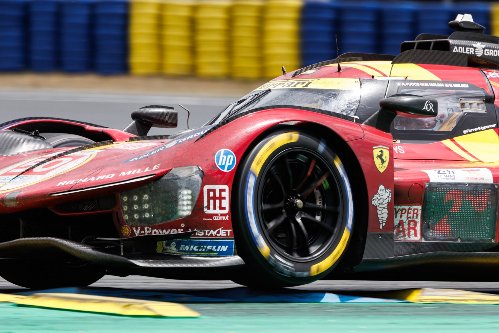El Ferrari #50 de Miguel Molina, durante la disputa de las 24 Horas de Le Mans 2025