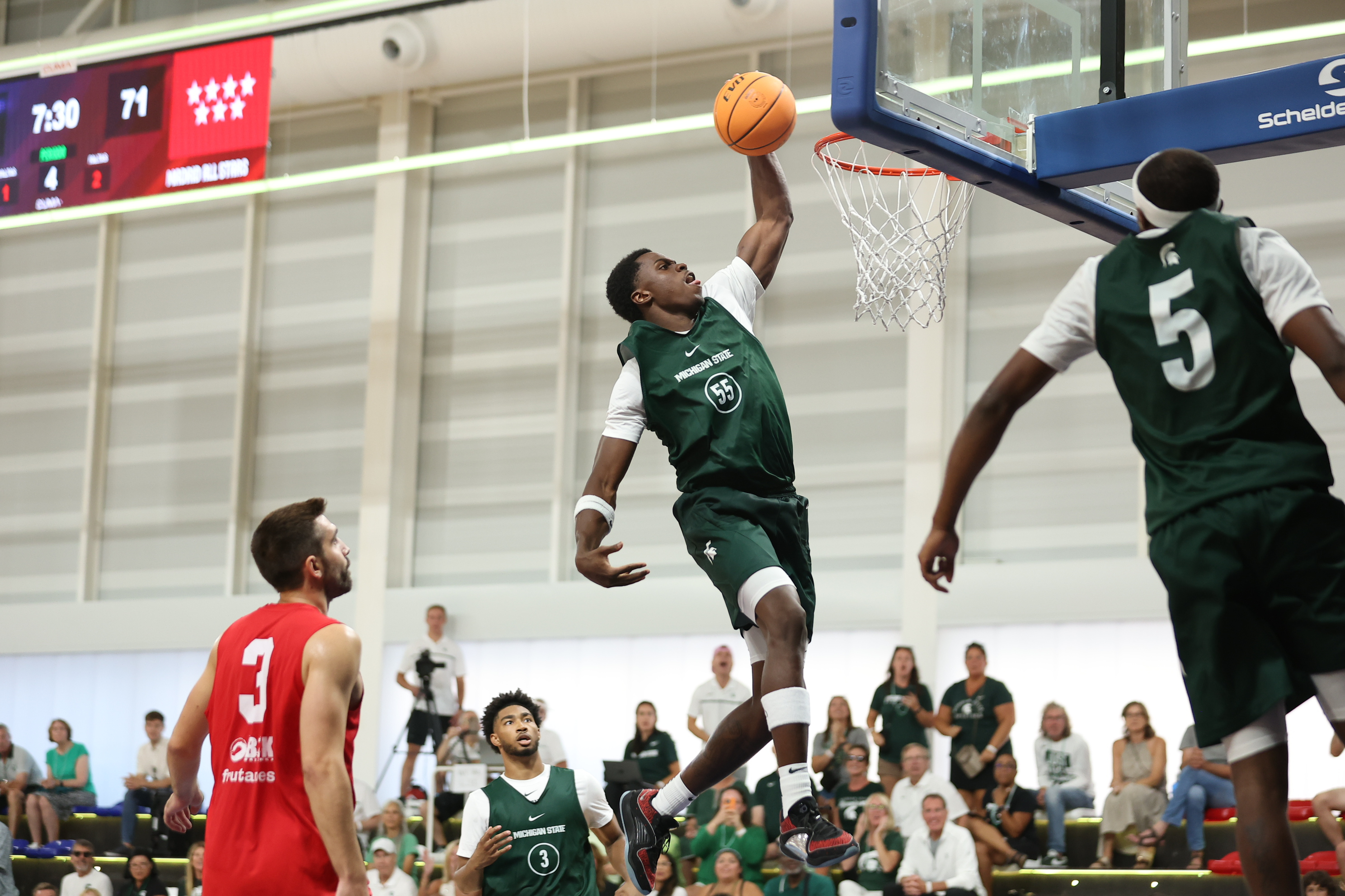 Michigan State against Notre Dame in Tenple Madrid.