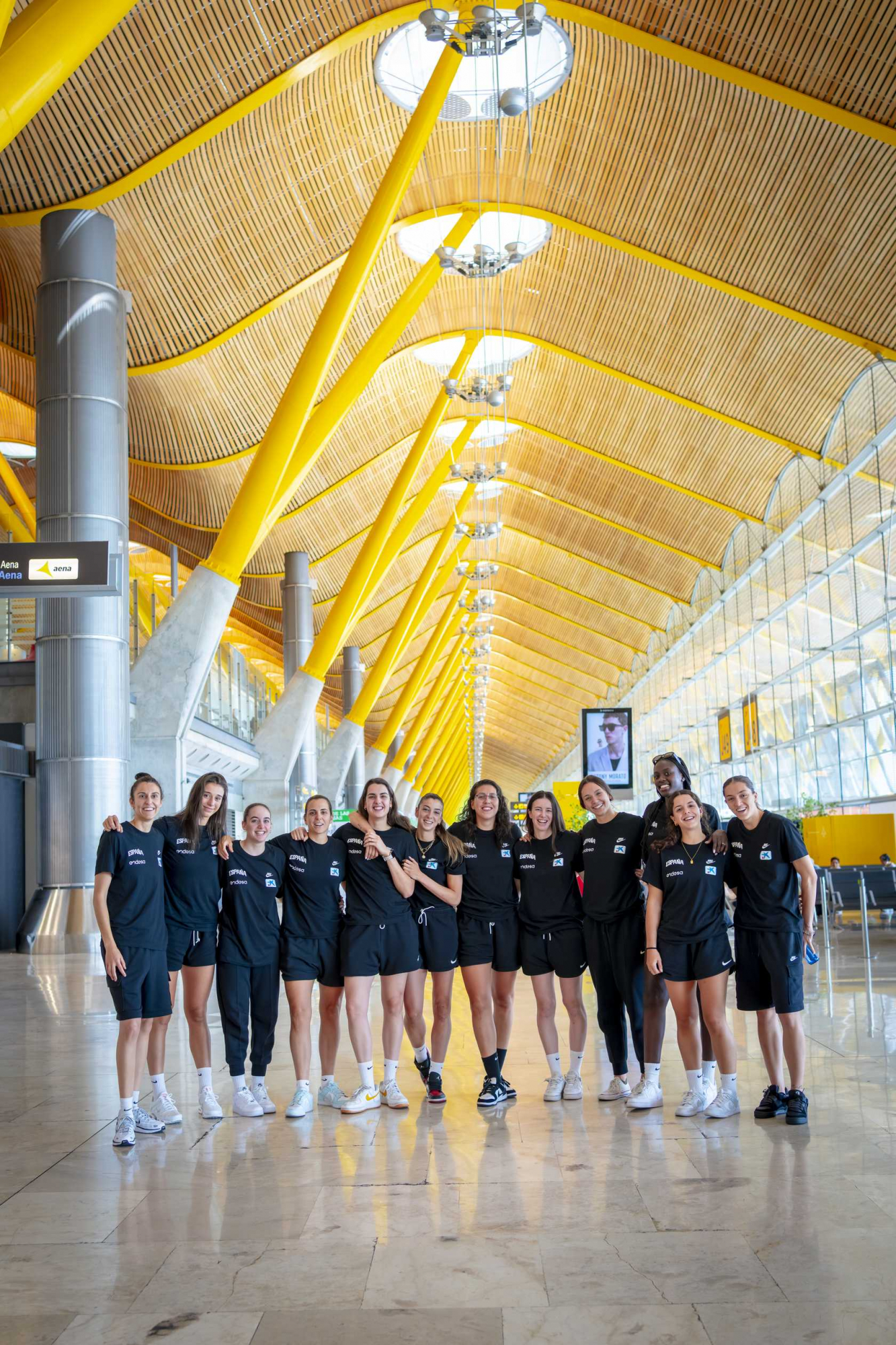 The women's team players before flying to Hamburg for the Eurobasket dispute.