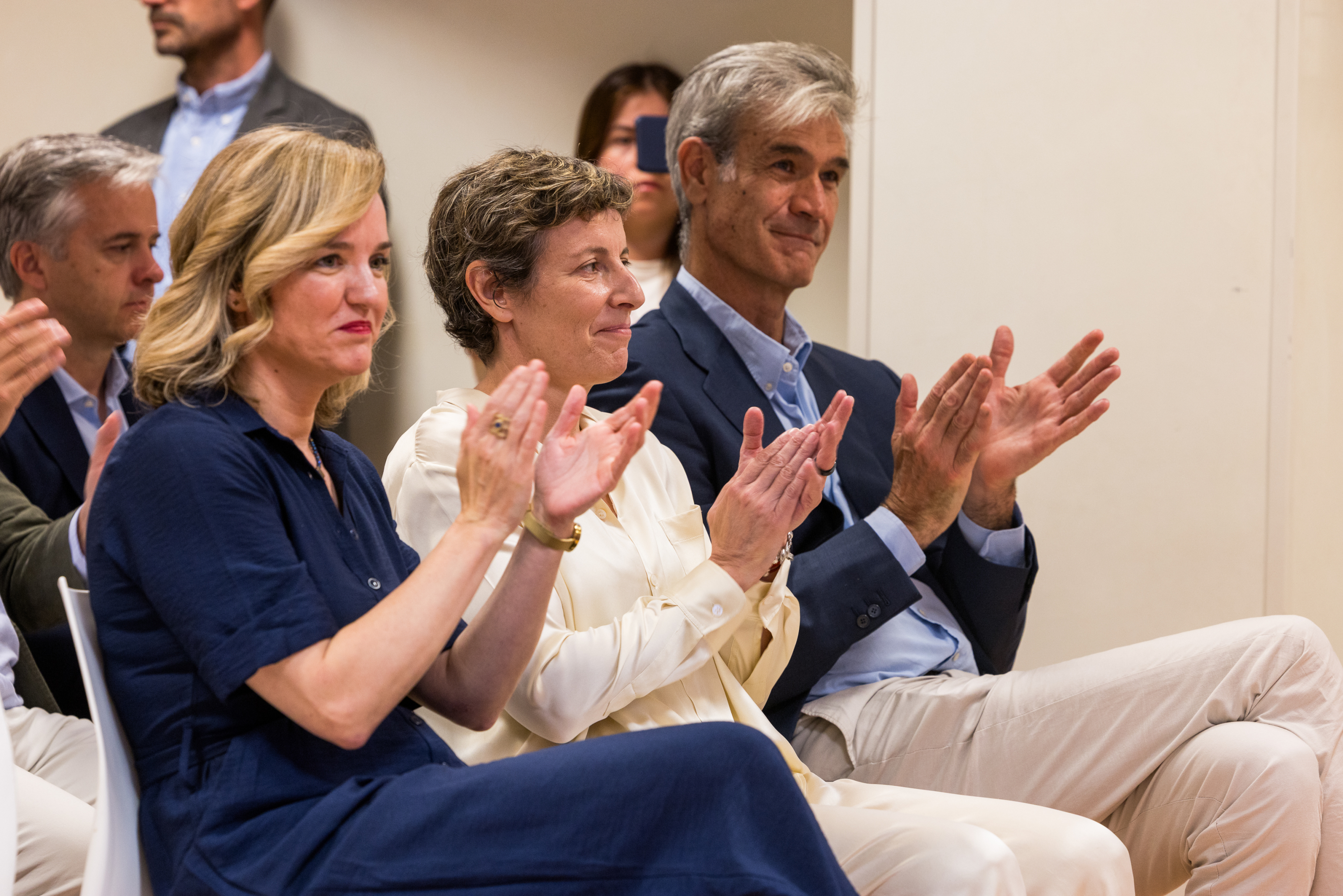 Le ministre Pilar Alegría, le président du février Elisa Aguilar et le président de l'ACB Antonio Martín.