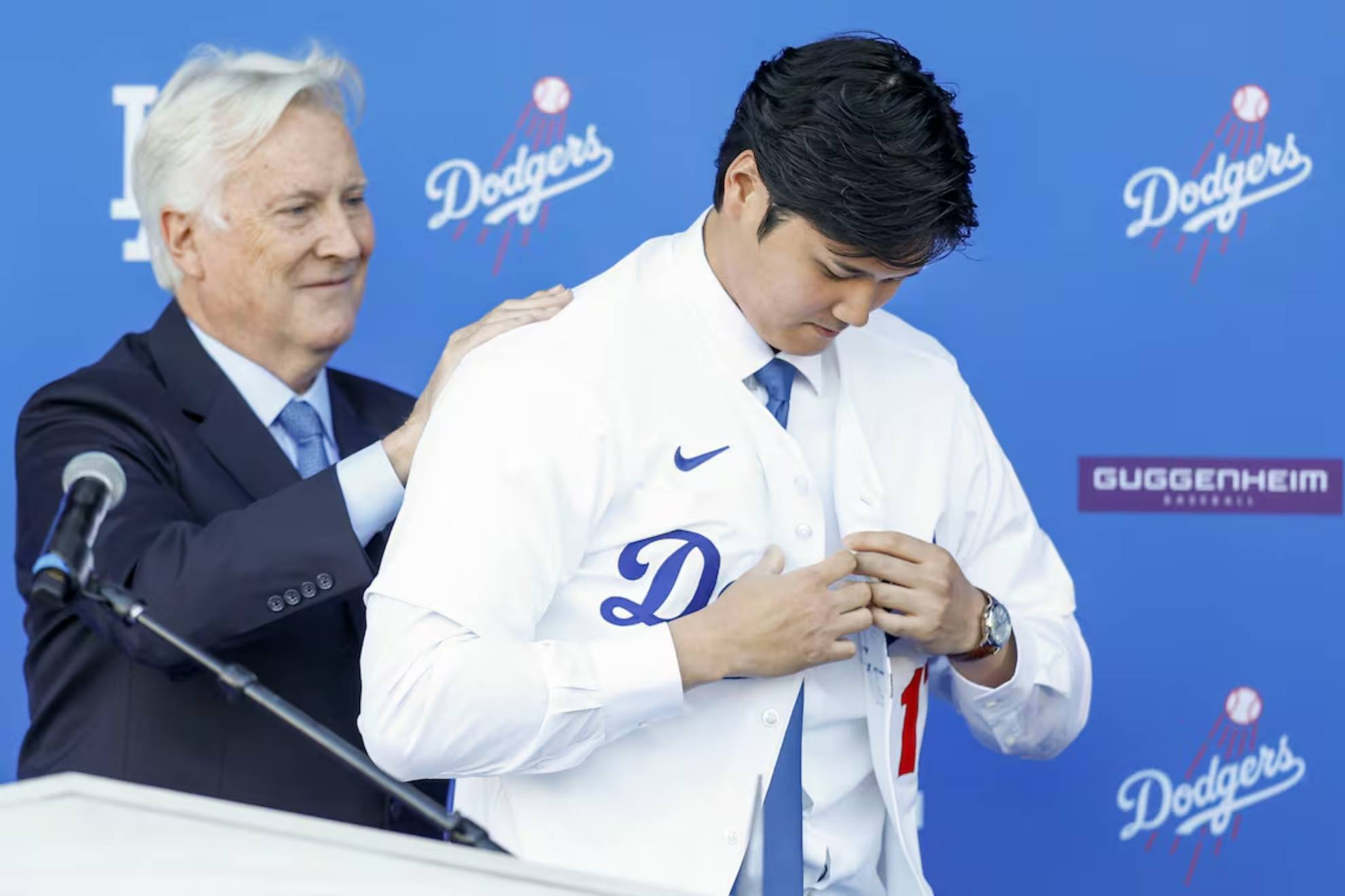 Mark Walter, qui est également propriétaire des Dodgers, derrière la star du baseball Shohei Ohtani.