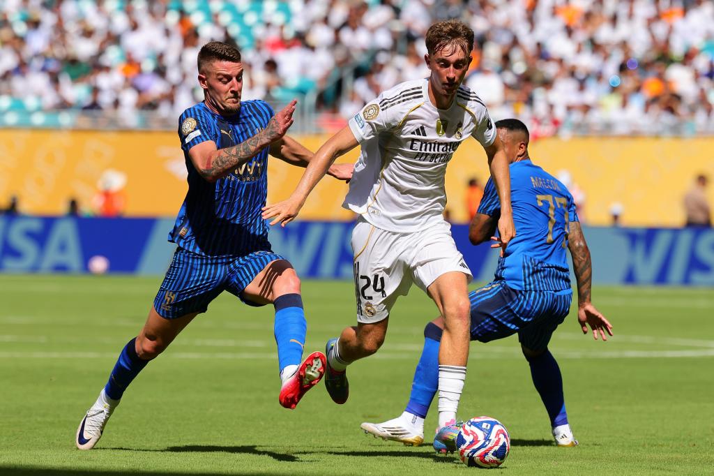 Dean Huijsen, durante su debut con el Real Madrid ante el Al Hilal en Miami.