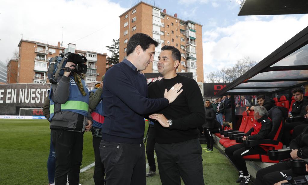 Iraola y Míchel, que subieron a Girona y Rayo en apenas un año, se saludan en Vallecas