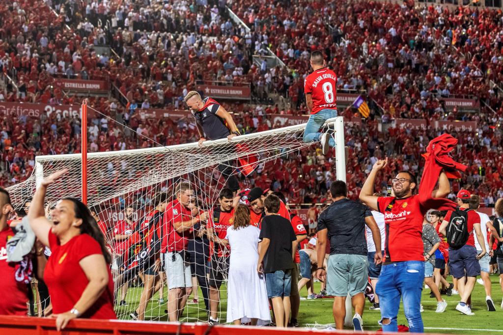 Abdón Prats desató la locura en Son Moix que celebró el ascenso a lo grande