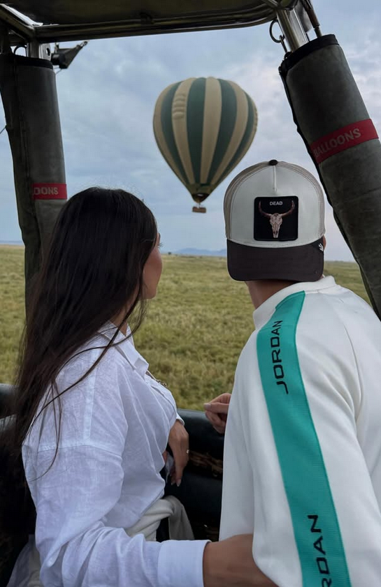 El futbolista Gavi (F.C. Barcelona) y Ana Pelayo han disfrutado de un romántico safari en África.
