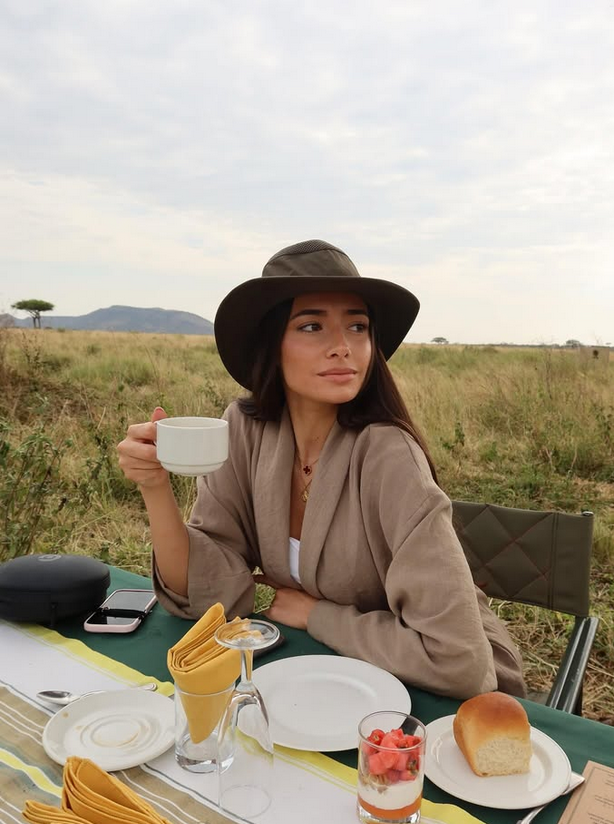 El futbolista Gavi (F.C. Barcelona) y Ana Pelayo han disfrutado de un romántico safari en África.