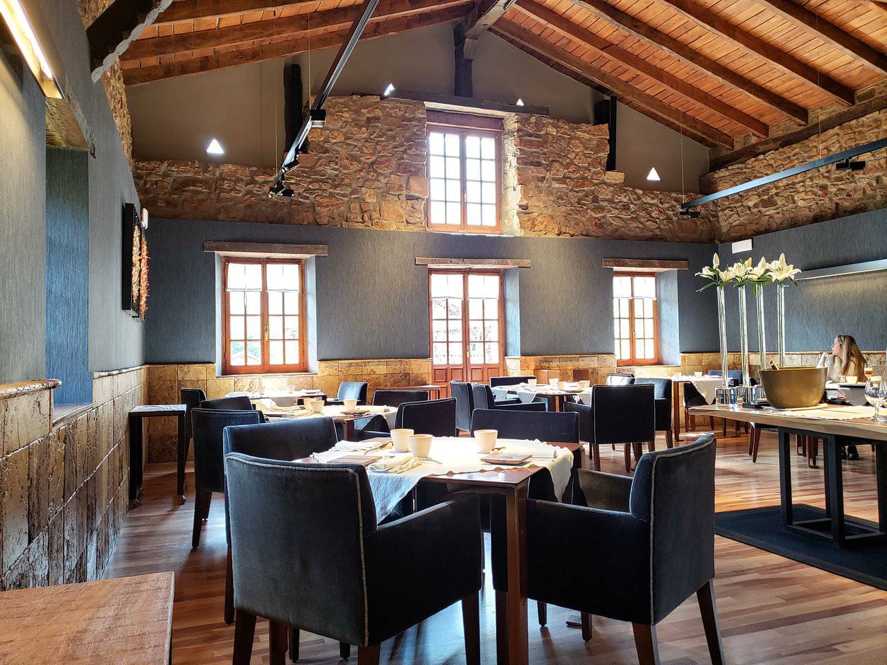 Interior del Asador Etxebarri.